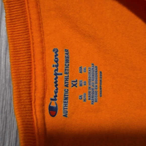 University of Tennessee basketball shirt - Picture 2 of 3